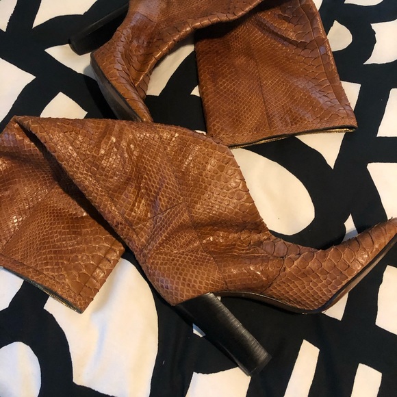 Dolce&Gabbana snakeskin square toe tall boot sz 41 - Picture 2 of 5